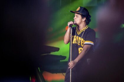 Warner Music buys Bruno Mars, Adele songs in $450-million deal