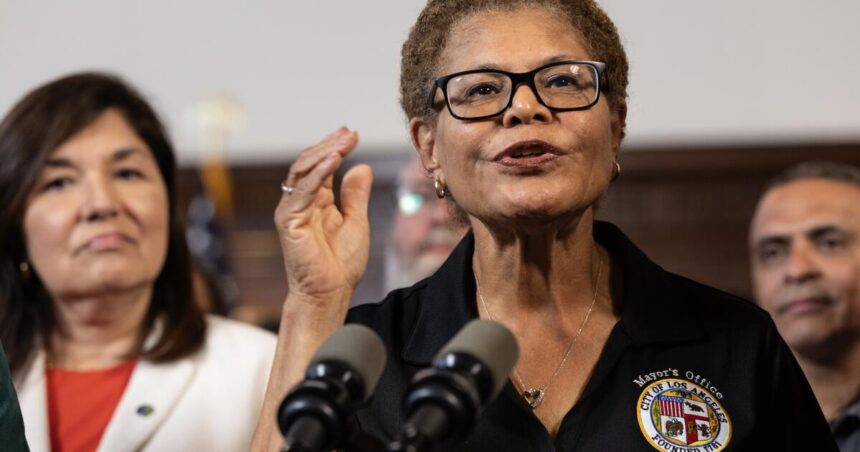 How did a rumor about an ICE raid on a homeless shelter escalate to Mayor Bass?