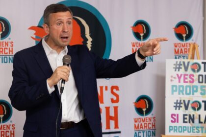 Proponents of Nov. 4 redistricting ballot measure vastly outraise opponents